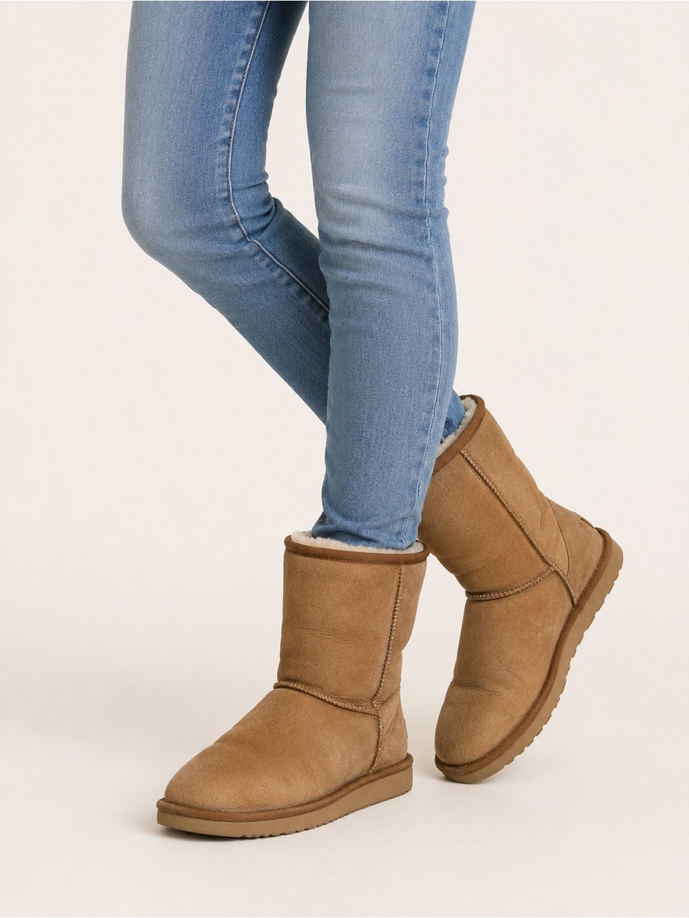 UGG Australia Classic Short 5825 Chestnut Sheepskin Boots Women’s 9